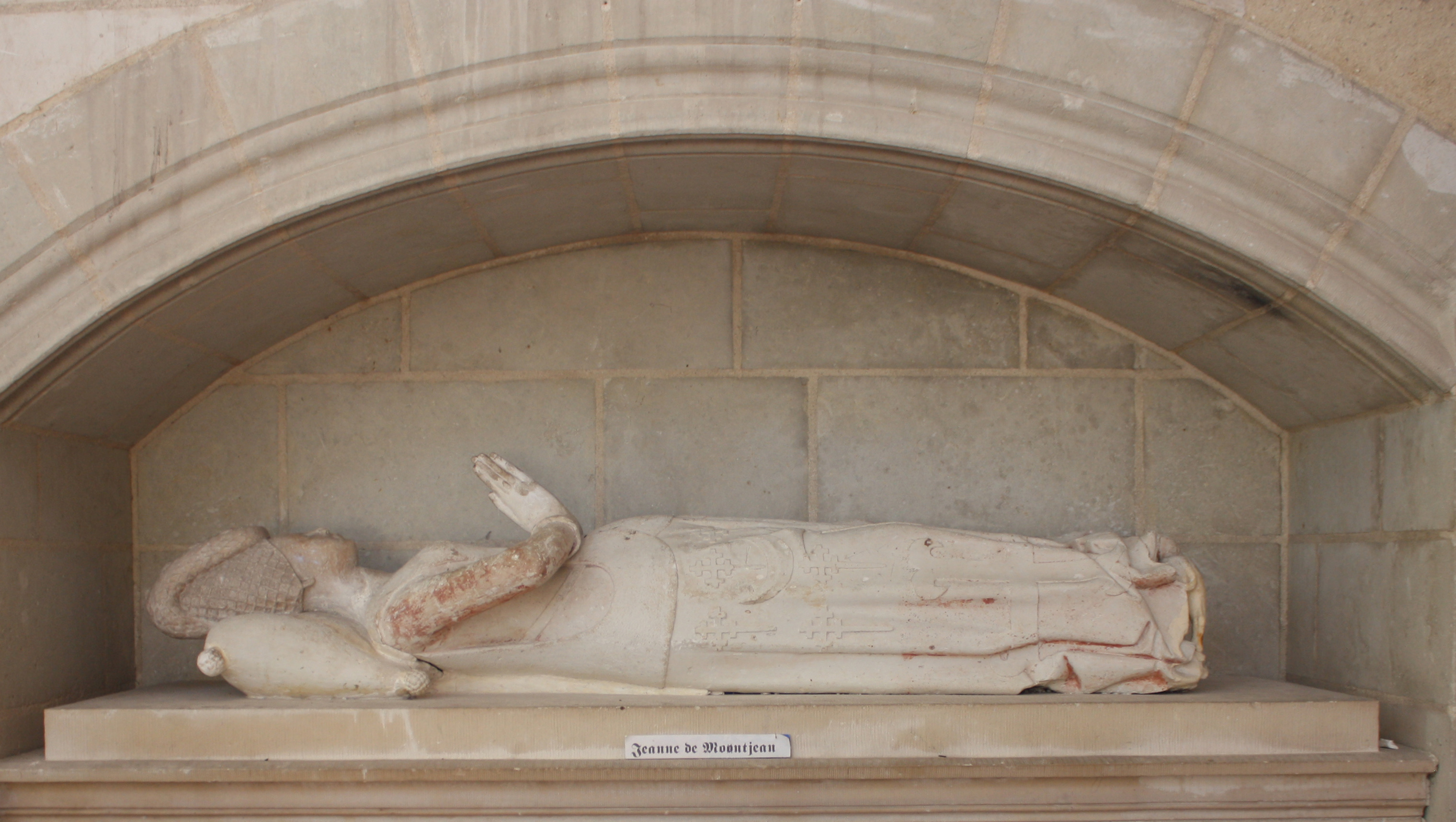 Nicolas Asseray : Le gisant de Jeanne de Montejean de la collégiale Saint-Michel-et-Saint-Pierre de Bueil.
